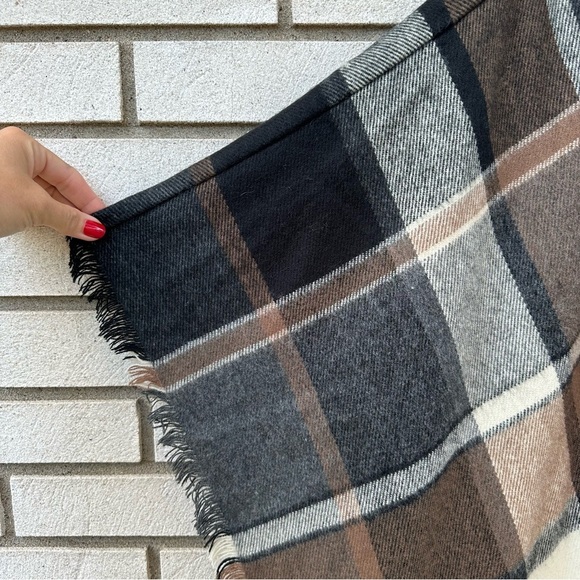 Codello Plaid Fringe Ruana Wrap Neutral Brown Black Gray Tan Cozy Fall Layer OS - Picture 7 of 9
